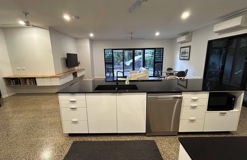 Parap Apartment | 1BR (sleeps 3) - private, modern granny flat with large shaded pool