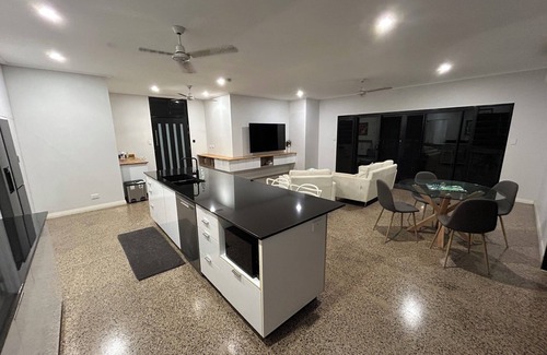 Parap Apartment | 1BR (sleeps 3) - private, modern granny flat with large shaded pool
