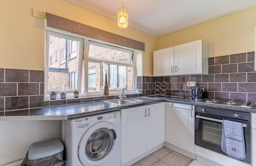 Little Hay Apartment | 1BR-Sleeps2-Parking-NearCityCentre-Jlr-Nec