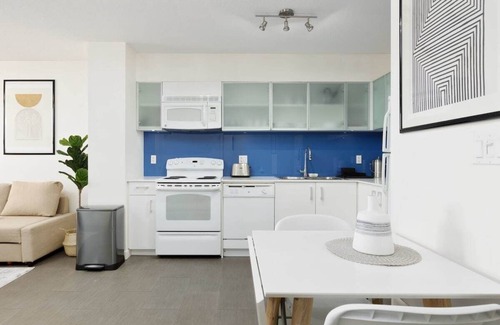 Gastown Condo | 1BR Stunning view in DT Gastown (30 days min)