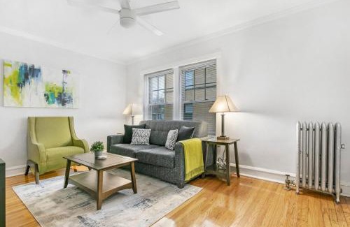 Ravenswood Apartment | 1BR Tranquil & Airy Apartment in Lincoln Square - Campbell rep