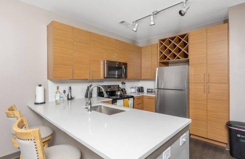 Fourth Ward Apartment | 1Br Uptown, Pool, Wine, near Convention Center 311