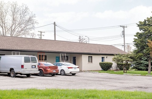 Riverview Apartment | 1BR w/Smart TV | AC | Self Check-in | MI