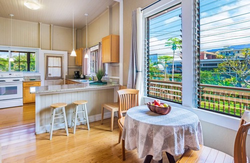 Wailuku Cottage | 1BR Wailuku House; Renovated Plantation Home; Walk into Wailuku Town!