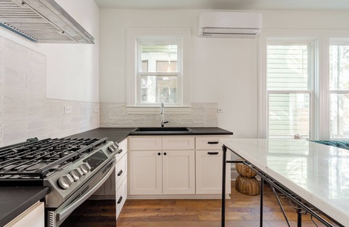 Uptown Apartment | 1BR Walk to Coffee, Brews & NW 23rd Shops