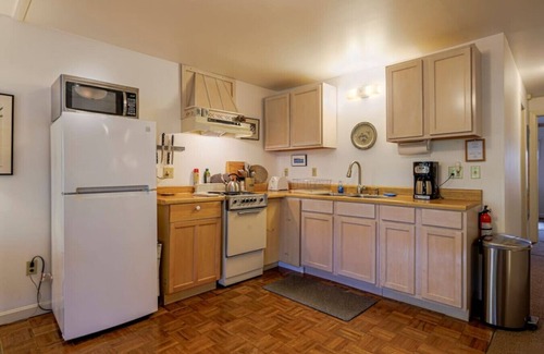 Bar Harbor Apartment | 1BR Waterfront Condo in Downtown BH [Ocean Breeze]