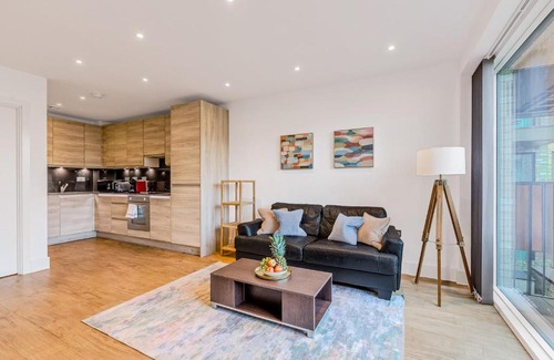 Park Royal Apartment | 1BR with Patio near Wembley stadium