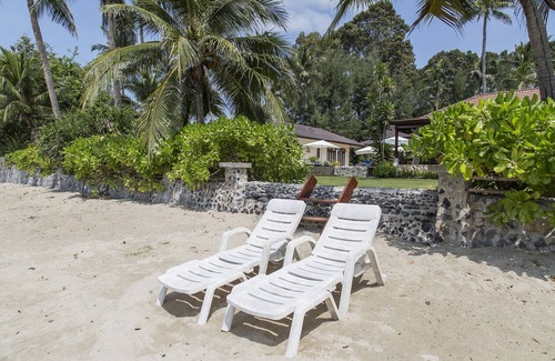 Thong Krut Villa | 1BRM Beachfront Villa with pool & garden