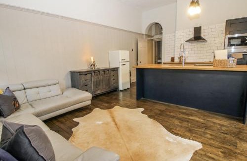 Shrewsbury Apartment | 1C College Hill