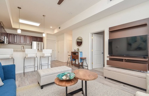 Katy Condo | 1C| *Holiday Special* Cozy home in a Lifestyle Center| Home Away from Home|