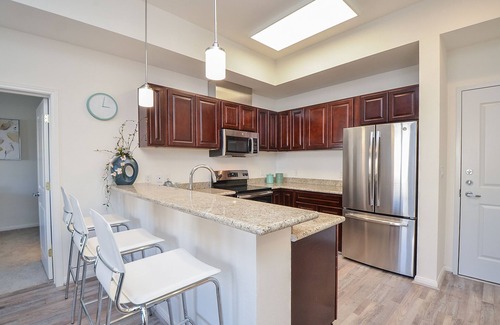Katy Condo | 1C| *Holiday Special* Cozy home in a Lifestyle Center| Home Away from Home|