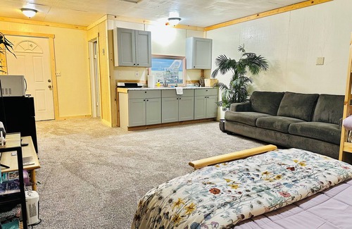 Cottonwood Apartment | #1Cozy Rustic Retreat on a 21 acre Ranch in Cottonwood with WiFi, AC,Yoga Studio