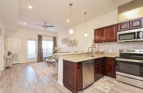 Katy Condo | 1D | Gated Complex | Daily Needs in Walking Distance