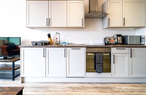 Swindon Apartment | 1Double BR | WiFi | Free parking