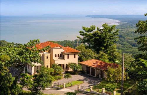 Tarcoles House | 1hr Sjo Airport-ocean Views-gated Beachclub-pool