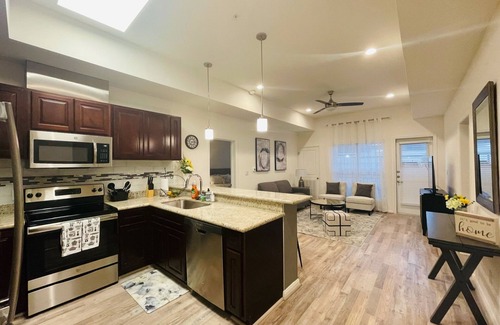 Katy Condo | 1K| Spacious Home in Gated Complex| Walk to your Daily Needs