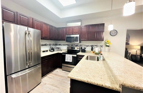 Katy Condo | 1K| Spacious Home in Gated Complex| Walk to your Daily Needs