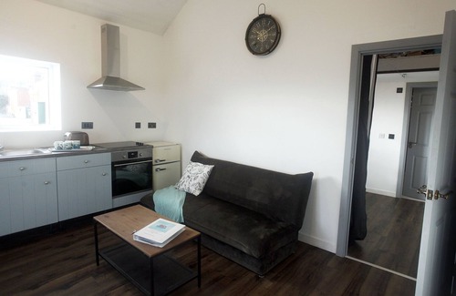 Whiteabbey House | 1m beside the sea - 10 mins to Belfast Coastguard Boat House, Stay Safe!