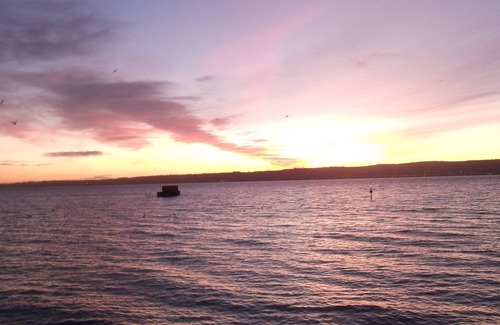 Whiteabbey House | 1m beside the sea - 10 mins to Belfast Coastguard Boat House, Stay Safe!