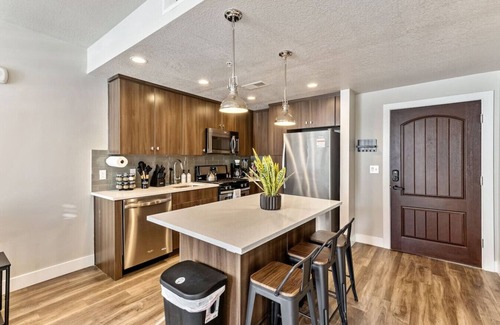 Fairpark Apartment | 1min Delta+Salt Palace |King Bed |Gym |Parking