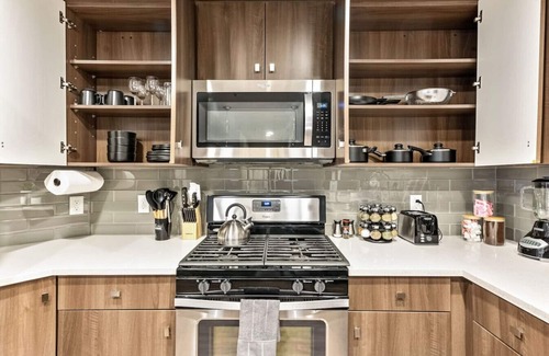Fairpark Apartment | 1min Delta+Salt Palace |King Bed |Gym |Parking