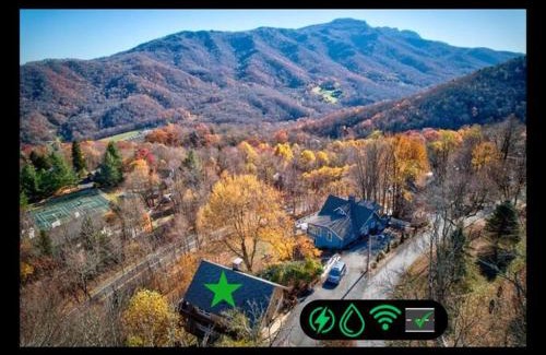 Seven Devils Ski Chalet | 1MMView-2Kings-HotTub-PoolTable-Arcade-Waterfall