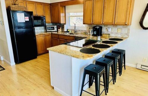 Seven Devils Ski Chalet | 1MMView-2Kings-HotTub-PoolTable-Arcade-Waterfall