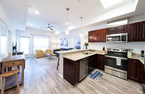 Katy Condo | 1N| Cozy Urban Living in Lifestyle Center| Charm in KAT