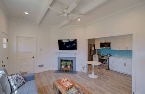 Ocean Park House | 1Nt. Ok, Walk to Beach and Town, Romantic, Firepit, BBQ (Bungalow2)