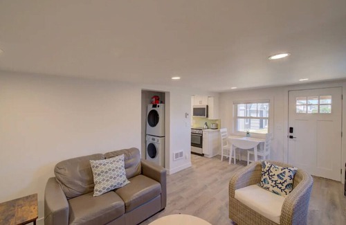 Ocean Park House | 1Nt. Ok, Walk to Beach and Town, Romantic, Firepit, BBQ (Bungalow3)