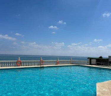 Sitio de Calahonda Apartment | 1º línea de playa con piscina, ocio & parking