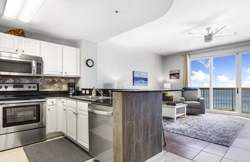 Panama City Beach Condo | 1PM Early Check In! Beachfront! Walk to Pier Park! Beach Chair Service included