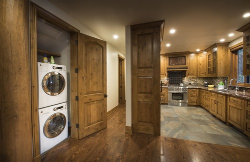 North Wawona House | (1R) Rustic Retreat (2 Bedrooms Only)