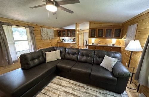 Nelsonville House | 1st Choice Lodging- Burr Oak Bungalow