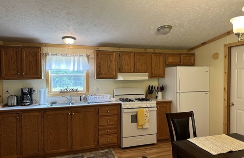 Nelsonville House | 1st Choice Lodging- Burr Oak Bungalow