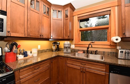 Blind Bay House | 1st. CLASS Waterfront RESORT: Pool/Hot Tub/Clubhouse/Boat Moorage/Patios