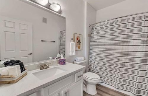 Clearfield Apartment | 1st Fl King Beds Pool Garage - Near AFB