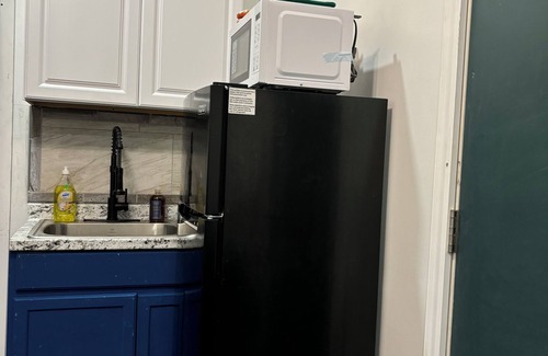 North Philadelphia Apartment | 1st fl Studio across from Temple Hospital