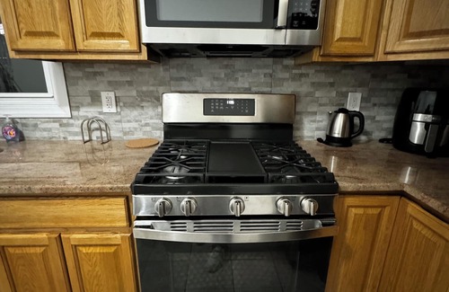 Elizabeth Apartment | 1st floor - 2 Rooms Apt, Only 5 mins Away from Newark Airport and 30 mins to NYC