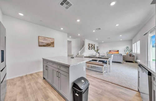 Moreno Valley House | 1St Floor BR｜Garage&Street Parking｜Instant Tour available｜Fenced Backyard #42252