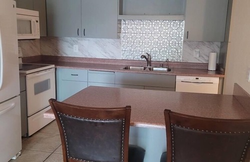 Lake Havasu City Condo | 1st Floor Condo in the Desert w/Pool, Spa & BBQ