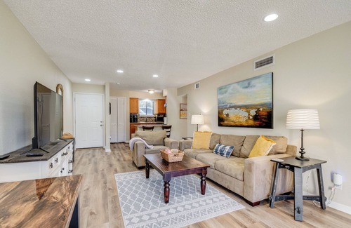 Walden on Lake Conroe Apartment | 1st-floor Condo in Walden: Walk to Pool & Lake!