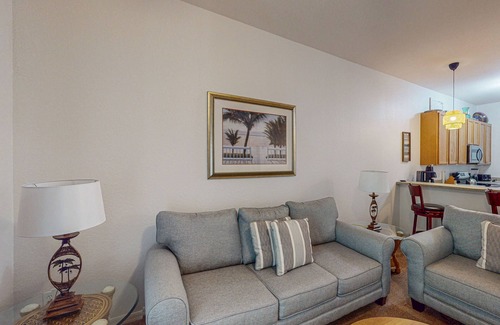Bahama Bay Condo | 1st-floor condo near theme parks, basketball court, pools, & tennis court