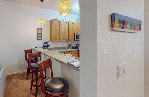Bahama Bay Condo | 1st-floor condo near theme parks, basketball court, pools, & tennis court