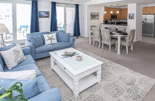Sandbridge Condo | 1st-floor condo with balcony, W/D, outdoor pool, gym & grills