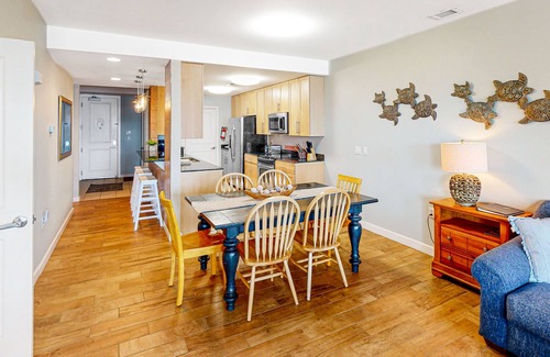 Sandbridge Condo | 1st-floor condo near the beach with balcony, grills, outdoor pool & gym