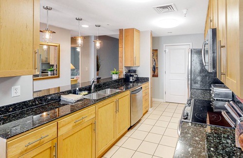 Sandbridge Condo | 1st-floor condo near the beach with balcony, grills, outdoor pool & gym