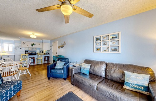 Emerald Isle Condo | 1st-floor condo with outdoor pool, tennis, BBQ area, washer/dryer, central AC
