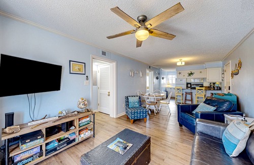 Emerald Isle Condo | 1st-floor condo with outdoor pool, tennis, BBQ area, washer/dryer, central AC
