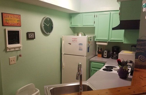Kill Devil Hills Condo | 1st floor end unit 1 block to beach access and shops. Great reviews Great rates.
